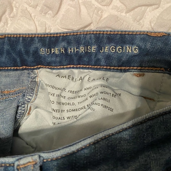 ✨2/$35✨American Eagle Super High Rise Jegging - Picture 4 of 4